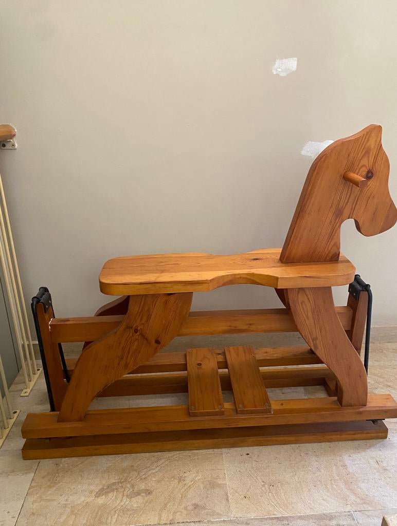Cheval à bascule en bois, Enlèvement, Utilisé