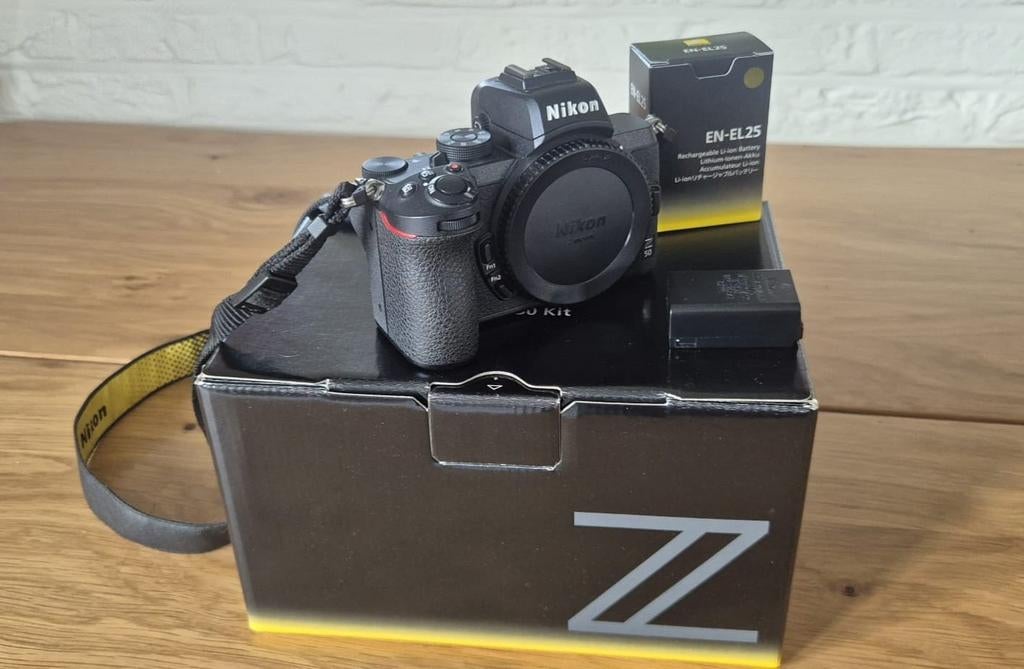 Boîtier Nikon Z50 + 2 batteries d'origine | Micrologiciel v2, TV, Hi-fi & Vidéo, Enlèvement, Nikon