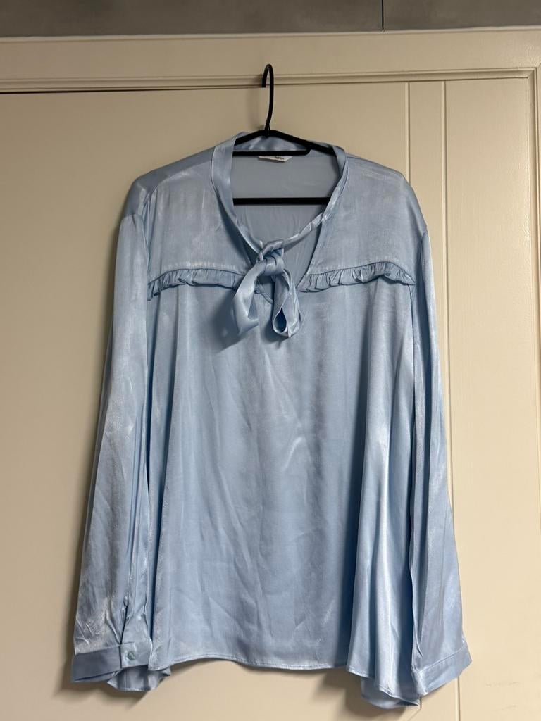 Nouveau beau chemisier avec nœud (48), Enlèvement, Neuf, Bleu, Chemisier ou Tunique