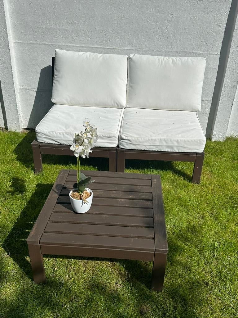 Loungeset met kussens en tafeltje, Zo goed als nieuw, Loungeset, Bank, Hout