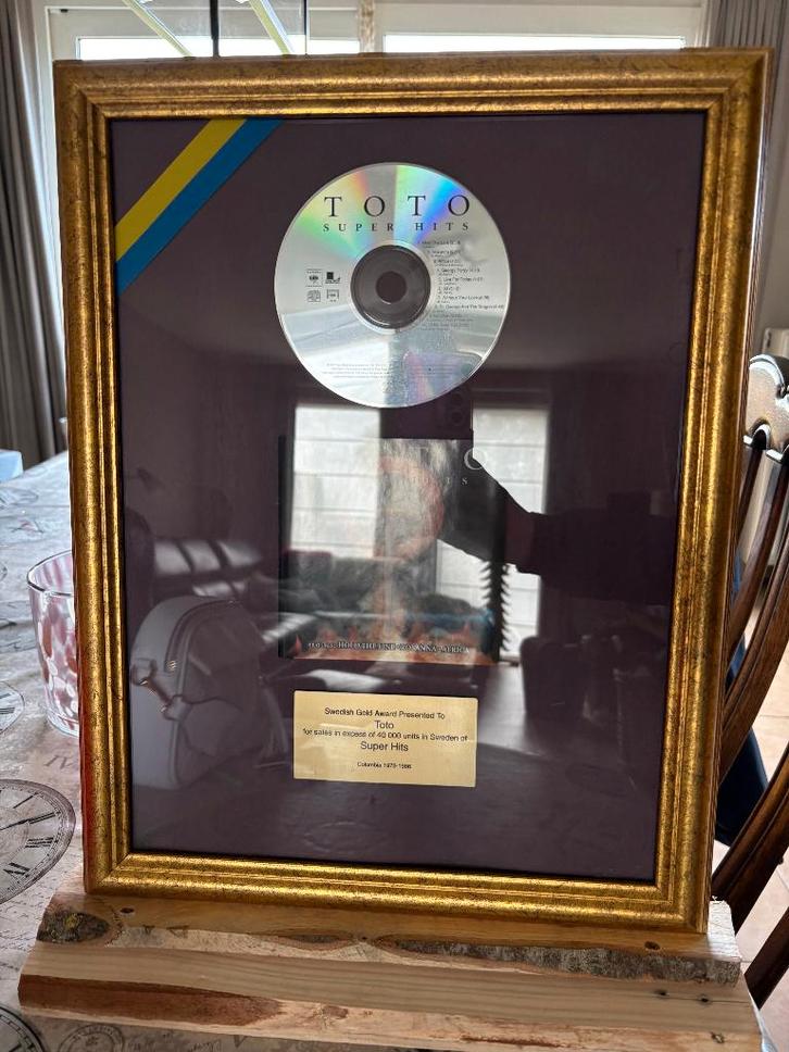 Ingelijste cd "Swedish gold award "Toto" 2001, Cd's en Dvd's, Cd's | Verzamelalbums, Zo goed als nieuw, Rock en Metal, Ophalen