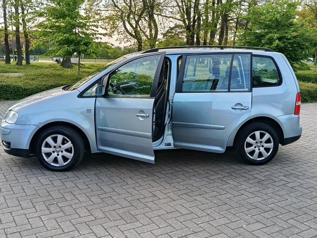 Touran Automaat/benzine/ 1.6Cc/85 kw/, Auto's, Automaat, Monovolume, 1590 cc, Bedrijf