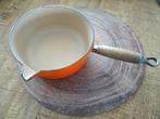 Le Creuset gamme orange poêlon saucière en fonte. Réf. 20, Maison & Meubles, Cuisine | Casseroles & Poêles, Enlèvement ou Envoi