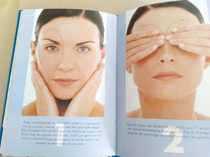 boek: gezichtsmassage + hou je gezicht fit, Boeken, Gezondheid, Dieet en Voeding, Zo goed als nieuw, Gezondheid en Conditie, Ophalen of Verzenden