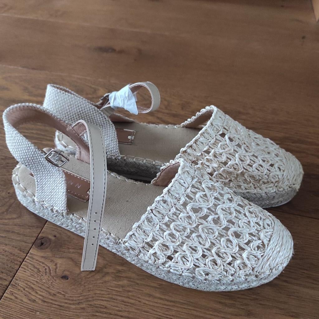 sandalen 39, nog nieuw, Neuf, Enlèvement ou Envoi, Beige, Sandales et Mûles