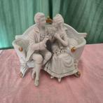 Beeldje van "Graaf & gravin op een sofa", Ophalen of Verzenden, Gebruikt, Mens