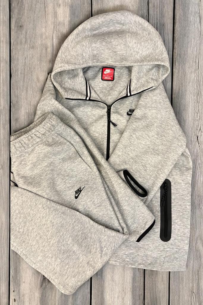 Nike tech maat M, Kinderen en Baby's, Kinderkleding | Maat 164, Ophalen of Verzenden, Zo goed als nieuw