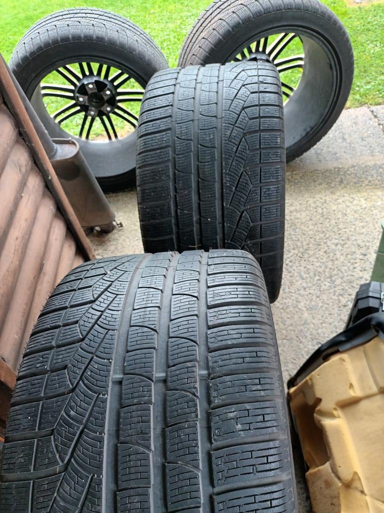 4 BANDEN PIRELLI 335 30 20 SOTORO M+S VOOR 350EURO, Ophalen of Verzenden, Band(en)