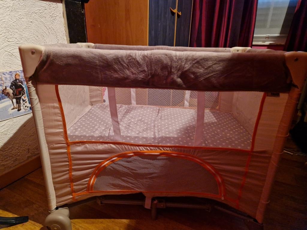 Klein babybedje, Ophalen, Zo goed als nieuw, Reisbedje