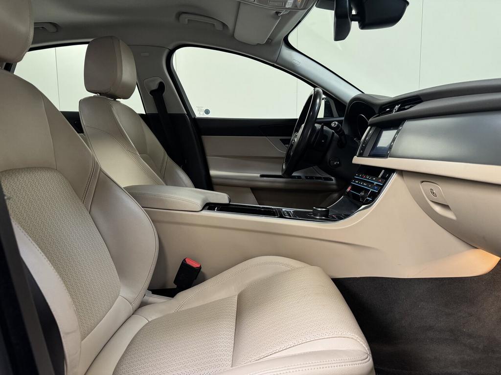 Jaguar XF 2.0d Autom. - Airco - GPS - Topstaat!, Auto's, Jaguar, Zwart, XF, Particulier, Te koop