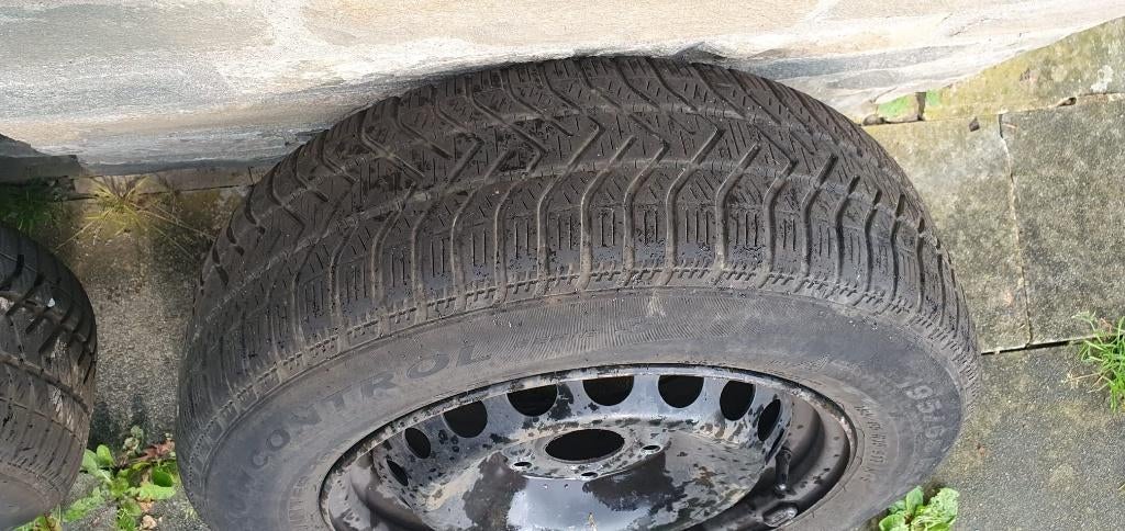 Roue hiver, entraxe 5x114.3, alésage 66.1, pneus 195/65 R15, Auto-onderdelen, Ophalen, Gebruikt, 15 inch, Banden en Velgen