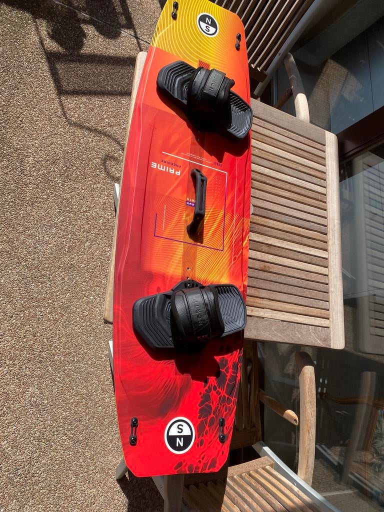 Twin tip north prime 2025 138x41, Sports nautiques & Bateaux, Kitesurf, Enlèvement ou Envoi, Comme neuf, Kite