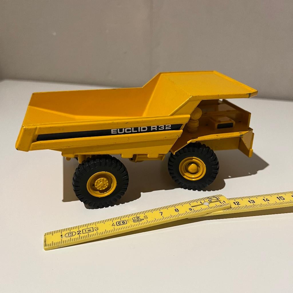 Volvo bouwtruck (speelgoed), Ophalen, Gebruikt