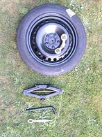 Thuiskomer Volvo v40 115/90 R16 plus krik set, Auto-onderdelen, Ophalen, 16 inch, Banden en Velgen, Nieuw