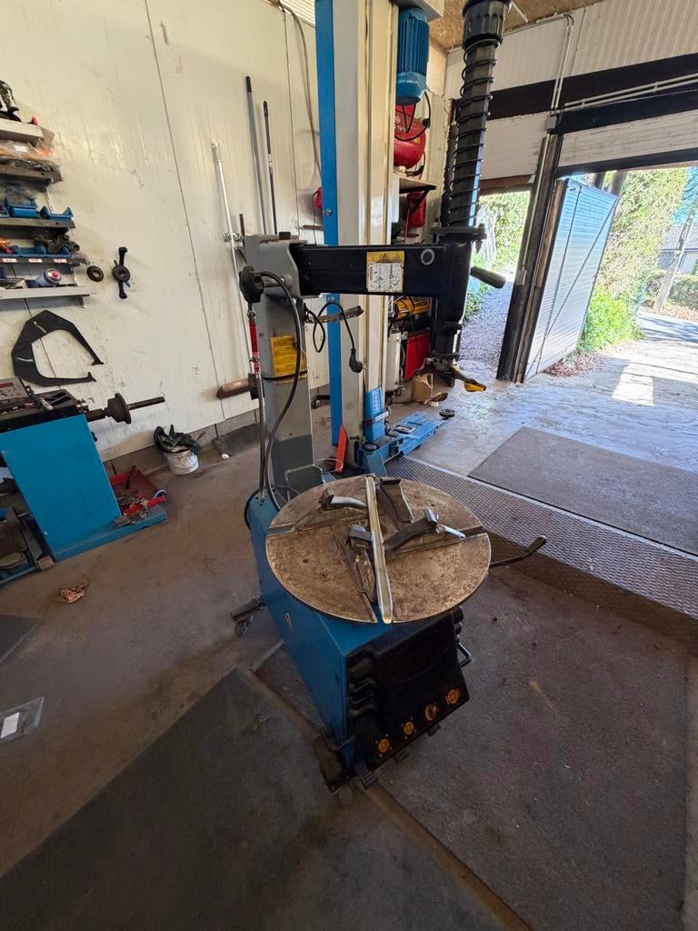 Machine a pneus, Enlèvement, Utilisé