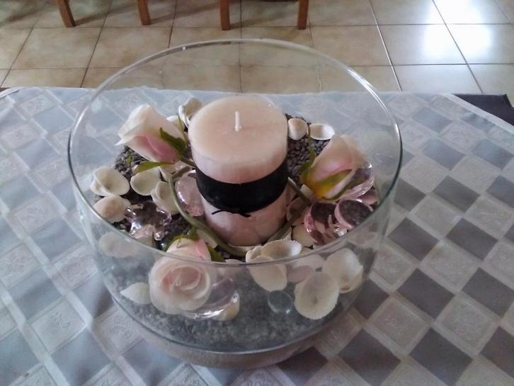 GLAZEN VAAS MET ROZE KAARS,ROOSJES OP TERRACOTTA SCHAAL, Huis en Inrichting, Woonaccessoires | Vazen, Ophalen