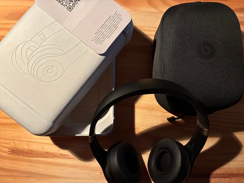 Casque Beats Solo 4 Noir et Or, TV, Hi-fi & Vidéo, Enlèvement, Comme neuf, Beats