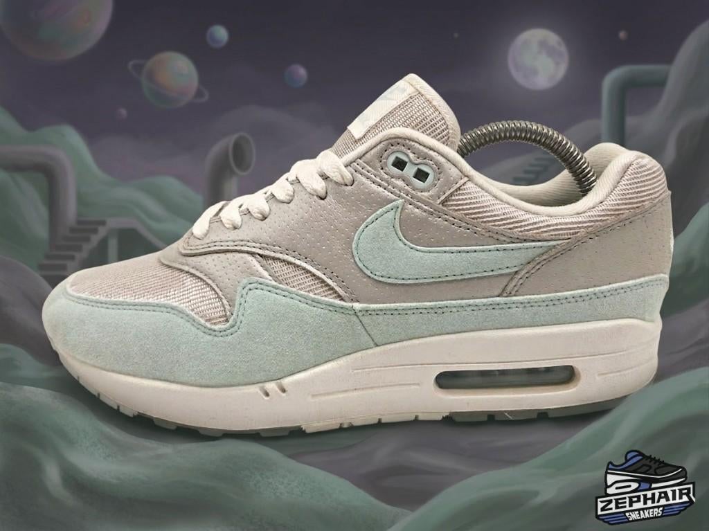 Nike Air Max 1 'Glacier Blue' EU42.5 2024, Vêtements | Hommes, Chaussures, Enlèvement ou Envoi, Nike, Porté, Blanc