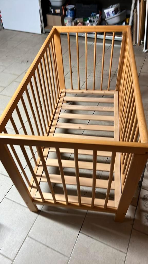 Lit bébé hauteur réglable – bois solide, Enfants & Bébés, Parcs, Comme neuf, Enlèvement
