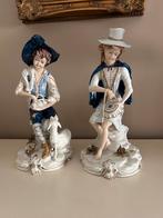 Set van 2 grote Capodimonte porseleinen beelden, Enlèvement