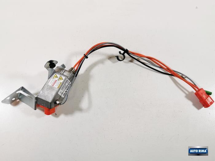 Chargeur de batterie divers d'un Volvo V60, Autos : Pièces & Accessoires, Électronique & Câbles, Volvo, Utilisé, 3 mois de garantie