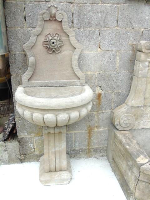 fontaine murale fronton fleur en pierre bleu ., Enlèvement, Neuf, Pierre, Fontaine