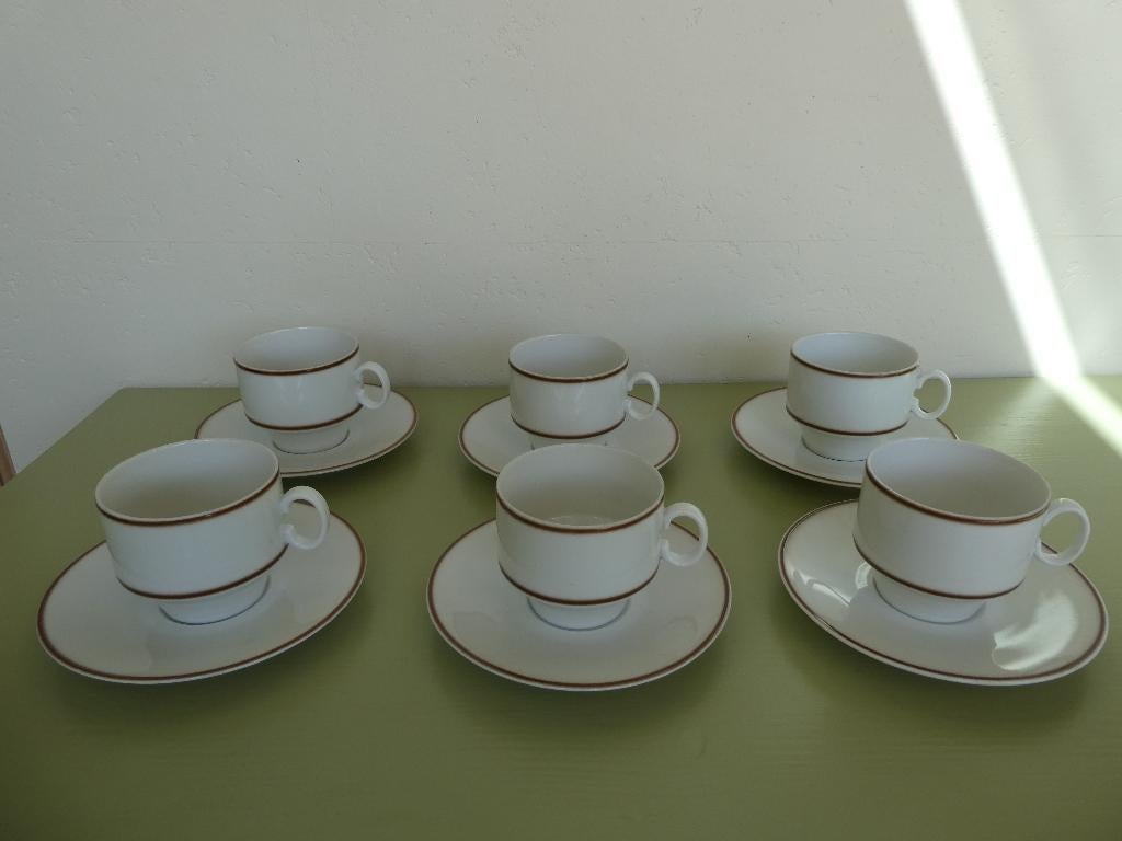 Tasses et soucoupes Bavaria Kronester avec pot à lait, Maison & Meubles, Enlèvement ou Envoi, Céramique, Utilisé, Autres styles