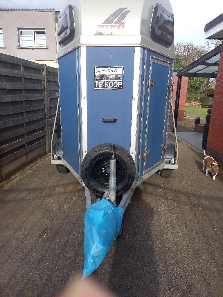 Henra paardentrailer, Ophalen