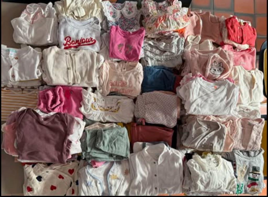 Bébé arrive en avril ? Ou grandit trop vite ?, Enfants & Bébés, Vêtements de bébé | Packs de vêtements pour bébés, Utilisé, Enlèvement