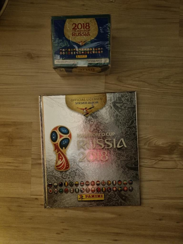 Panini wk 2018 hardcover platinum + box 104, Verzamelen, Verzenden