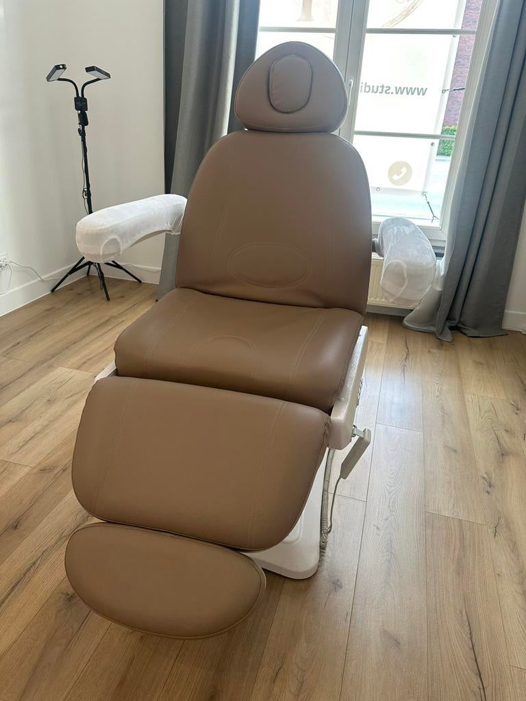 Behandelstoel - Elektrisch verstelbaar, Sports & Fitness, Produits de massage, Comme neuf, Enlèvement