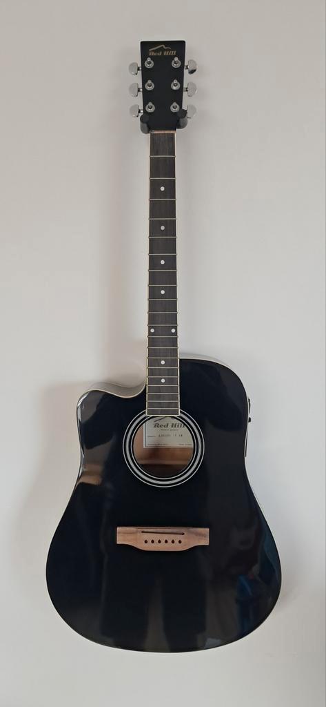 Semi-akoestische western gitaar - Red Hill CDG3EQ BK, Muziek en Instrumenten, Snaarinstrumenten | Gitaren | Akoestisch, Zo goed als nieuw