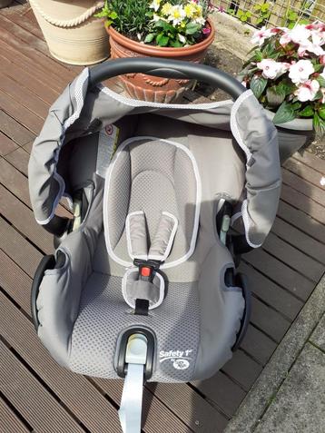 Buggy met maxi-cosi + gratis kinderbedje beschikbaar voor biedingen