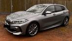 BMW 120i Hatch - M SPORT MET 4 JAAR GARANTIE!, Auto's, BMW, Te koop, 1465 kg, Zilver of Grijs, Berline