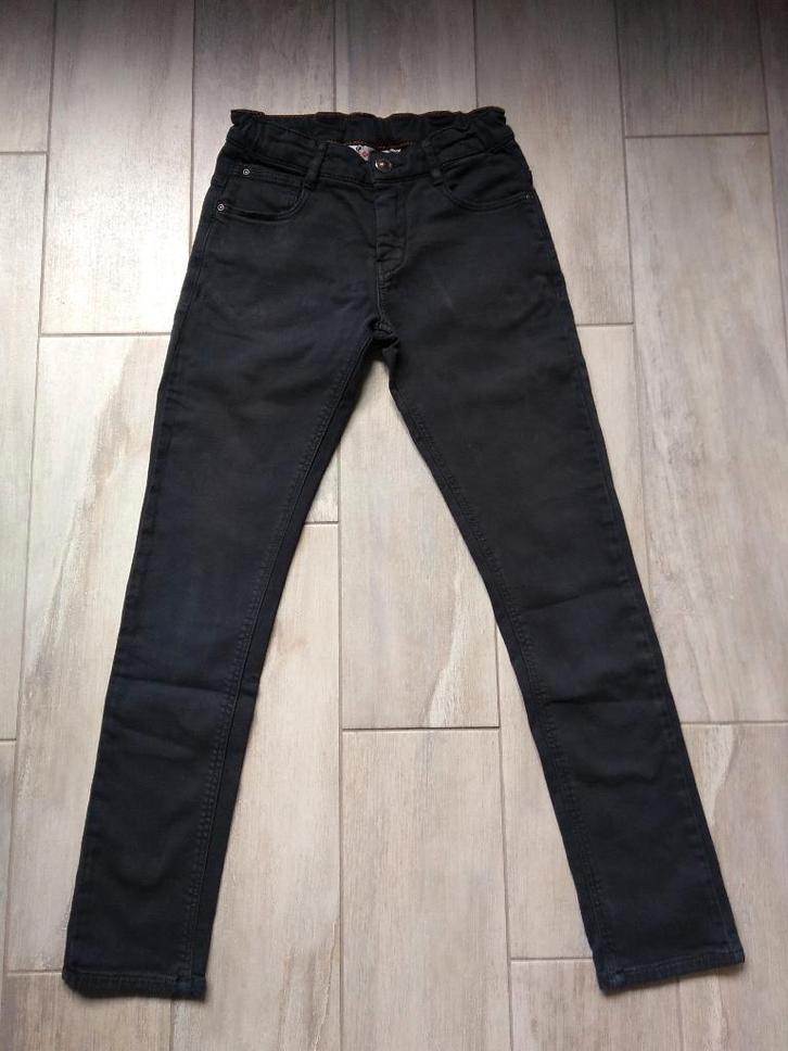 ★ M146 - Broek Fish & Chips, Kinderen en Baby's, Kinderkleding | Maat 146, Zo goed als nieuw, Jongen, Broek, Ophalen of Verzenden