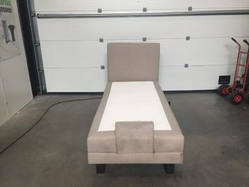 (114) Boxspring bed elektrisch 1 persoons 90 x 200 beschikbaar voor biedingen