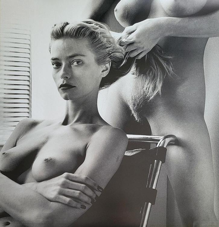 Helmut Newton - Two Playmates, Antiek en Kunst, Kunst | Tekeningen en Fotografie, Verzenden