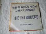 SINGLE 45T - The Intruders‎ — Win, Place Or Show (She's A W), CD & DVD, Vinyles Singles, 7 pouces, Enlèvement ou Envoi, Single