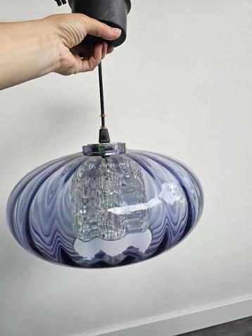 Retro paarse plafondlamp in glas beschikbaar voor biedingen