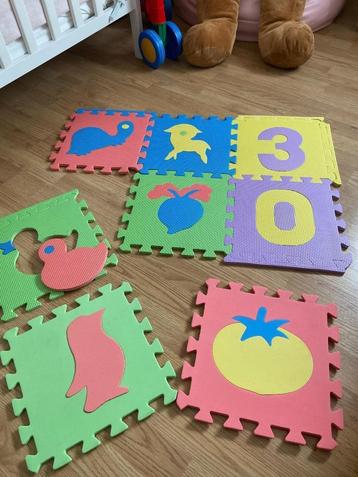Dalles en mousse tapis jeux enfants beschikbaar voor biedingen