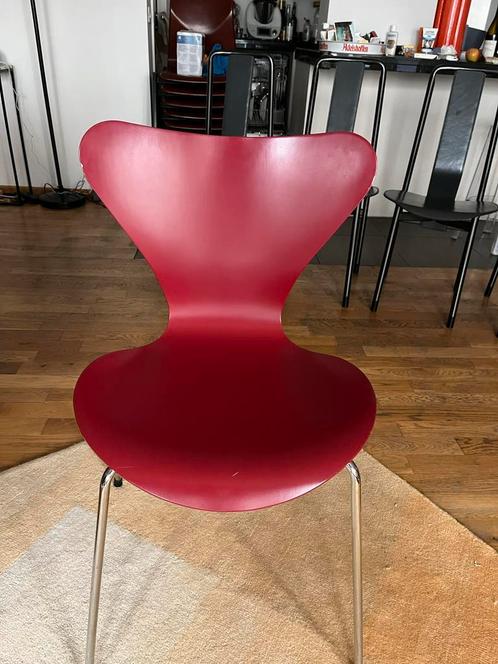 Chaise Fritz Hansen Arne Jacobsen laquée rouge, Maison & Meubles, Chaises de bureau, Utilisé, Rouge, Enlèvement ou Envoi