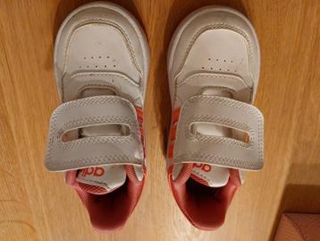 Sneakers adidas maat 23 beschikbaar voor biedingen