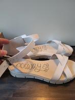 Witte sandaaltjes met enkelgesp maat 40, Wit, Coolway, Zo goed als nieuw, Sandalen of Muiltjes