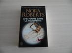 UNE FEMME DANS LA TOURMENTE       NORA ROBERTS, Enlèvement ou Envoi, Comme neuf, Nora Roberts