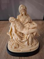 Sculpture en résine de la Pietà : A.Santini, Enlèvement ou Envoi