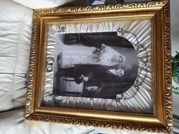 Vintage retro 1900 gouden kader huwelijksfoto beschikbaar voor biedingen