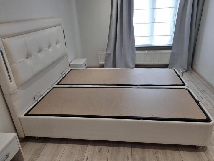 Modern tweepersoonsbed met opbergruimte – uitstekende staat, Huis en Inrichting, Slaapkamer | Bedden, 160 cm, 200 cm, Wit, Ophalen