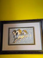 Cadre avec 3 chevaux en relief. 82×61cm. Dans son jus., Enlèvement