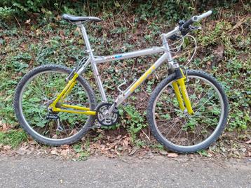 Mountainbike GIANT ATX875 aluminiumkeur beschikbaar voor biedingen