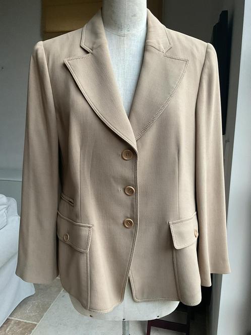 Blazer van Armani Collezioni, maat 44-46, Kleding | Dames, Jasjes, Kostuums en Pakken, Maat 42/44 (L), Beige, Ophalen of Verzenden